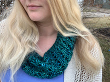 Load image into Gallery viewer, LUXURY*ADULT - Light Merino Wool Knit Cowl - Plum Creek Cowl
